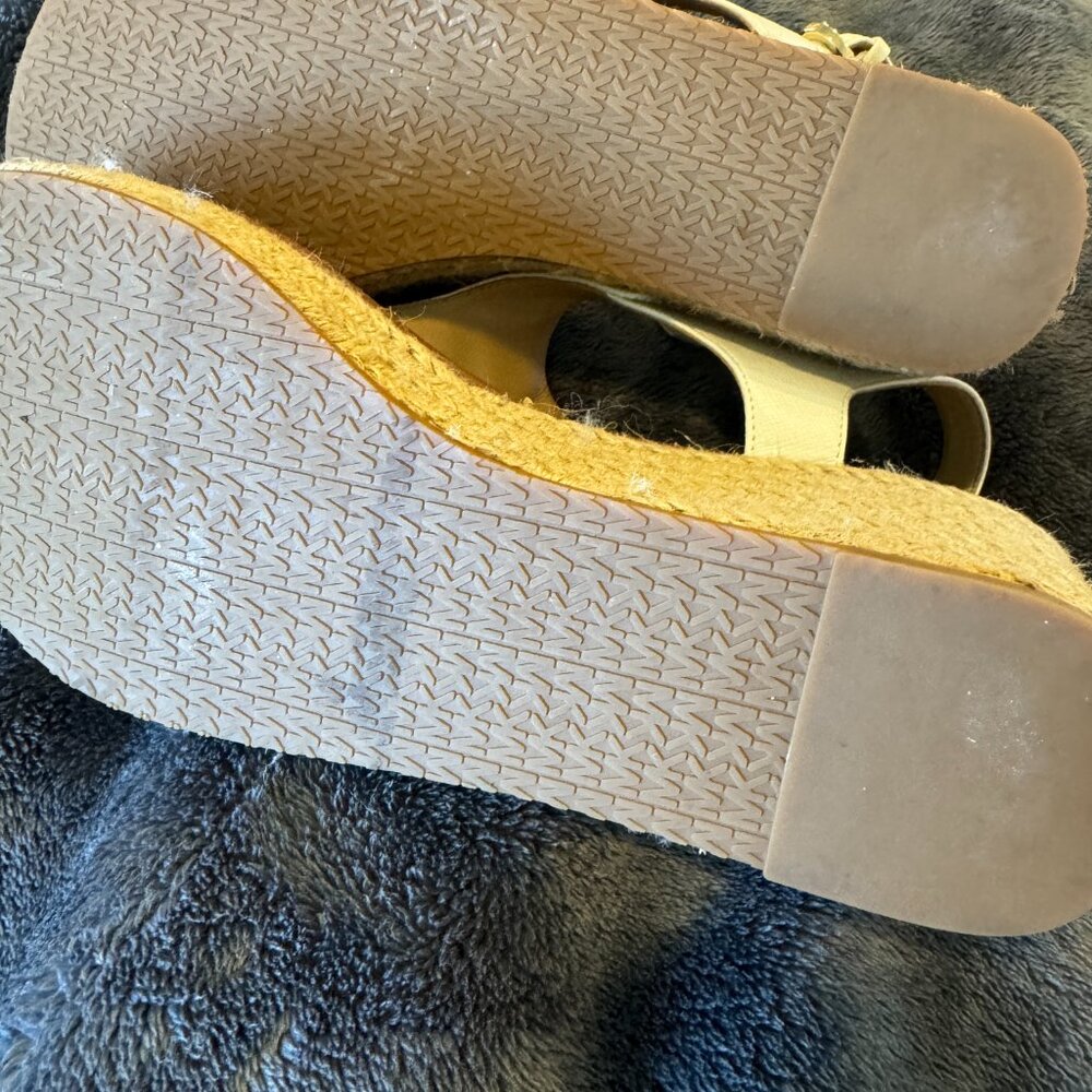 Michael Kors MK White Laney Wedge Sandals, Size 7M, Designer Style - Picture 4 of 4